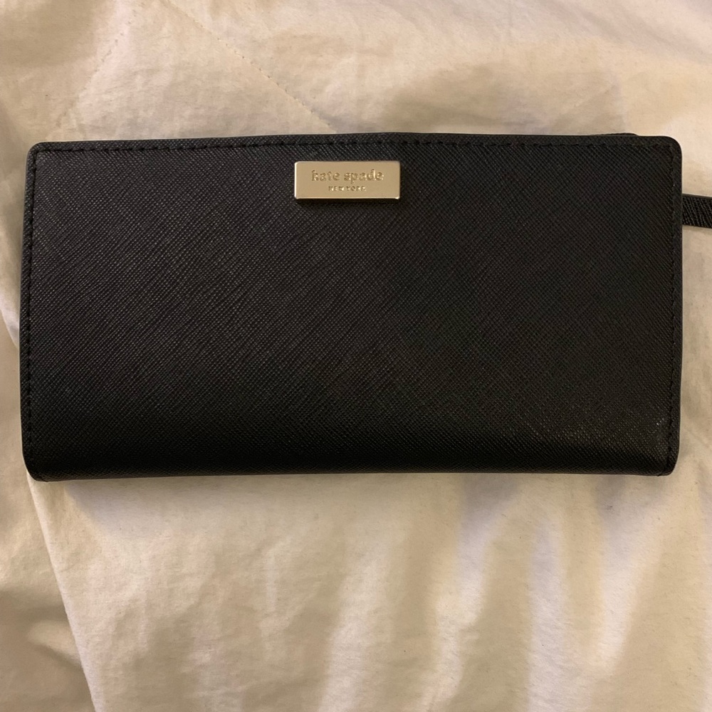 Kate spade bifold wallet (outlet)